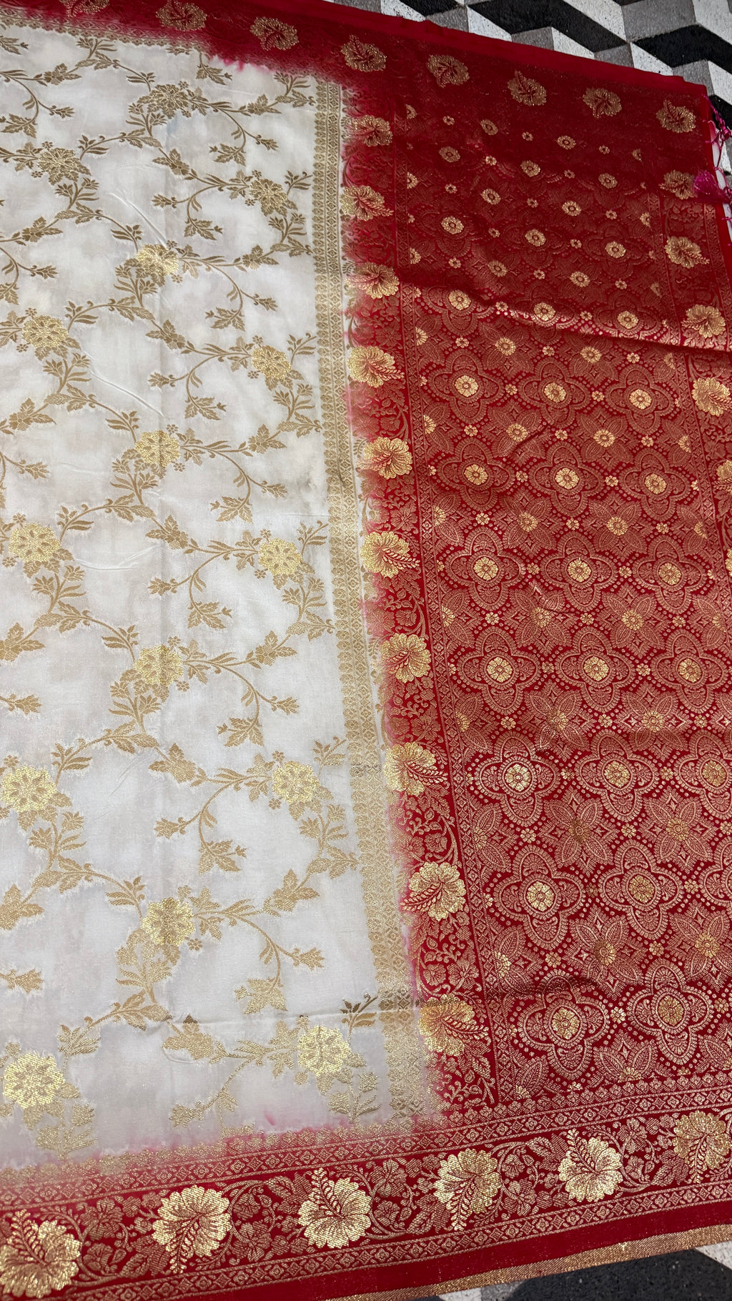 Ivory & Red Dola Silk Saree | Elegant Woven Floral Design | Traditional Banarasi Style Saree