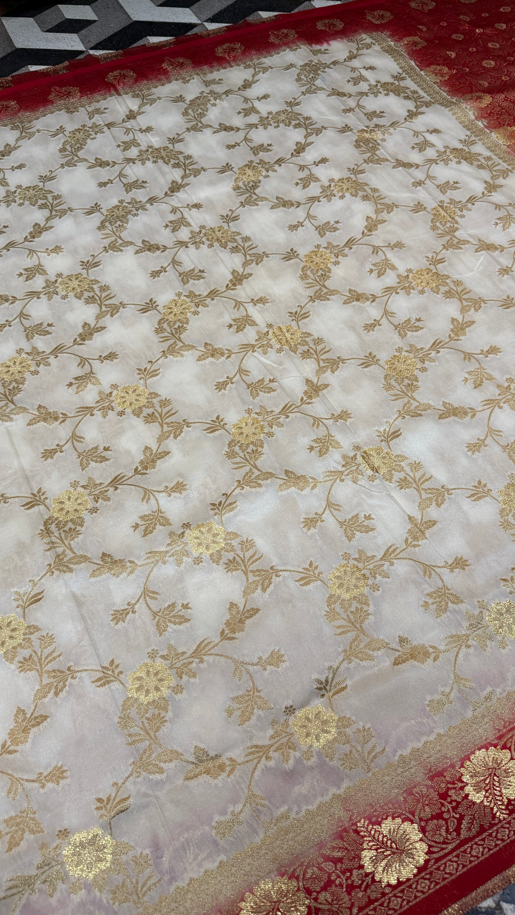Ivory & Red Dola Silk Saree | Elegant Woven Floral Design | Traditional Banarasi Style Saree