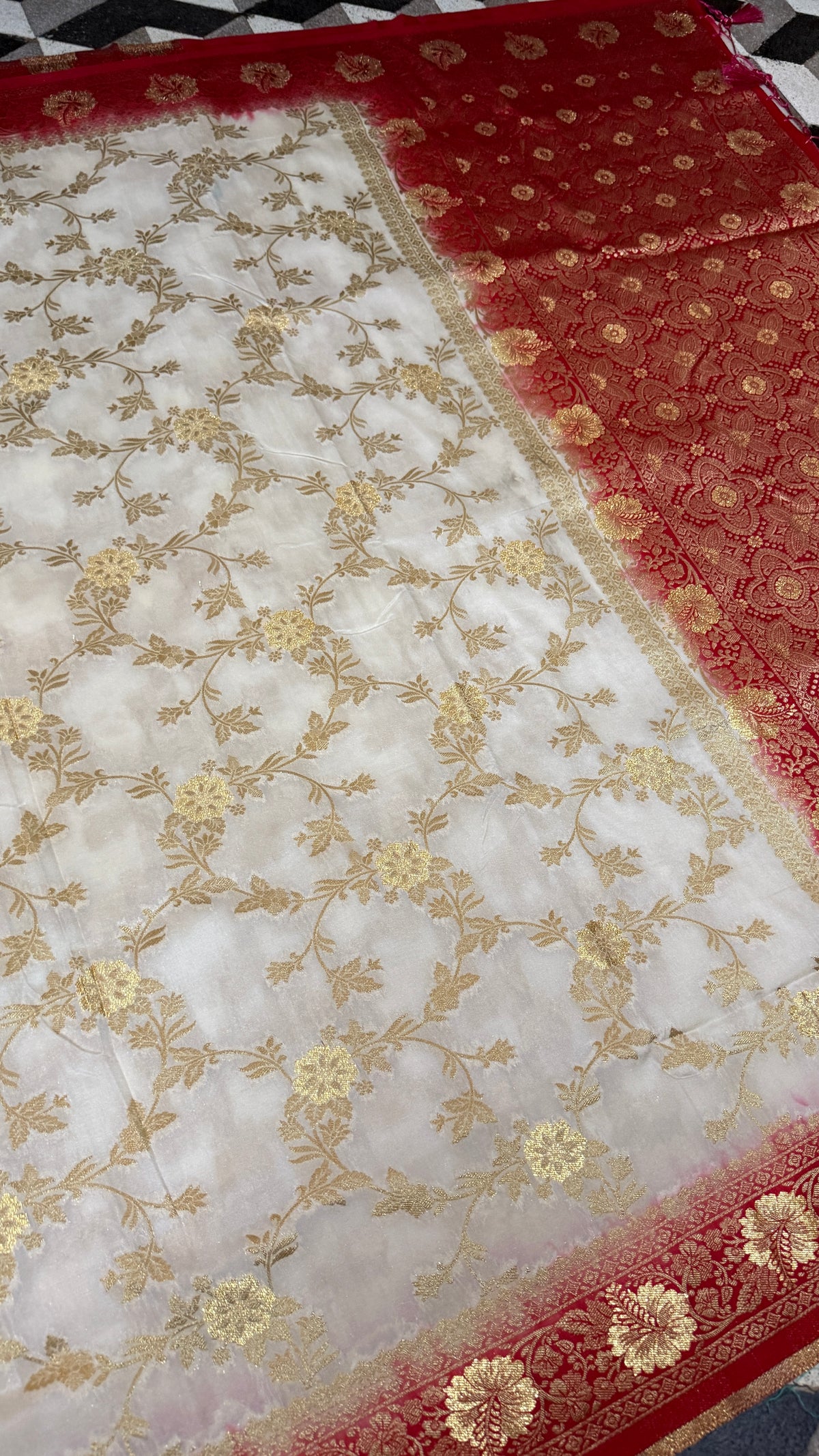 Ivory & Red Dola Silk Saree | Elegant Woven Floral Design | Traditional Banarasi Style Saree