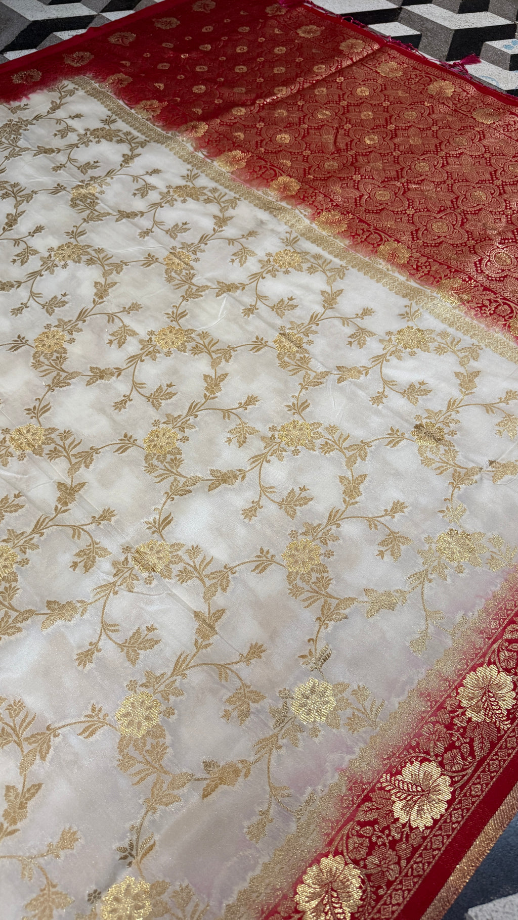 Ivory & Red Dola Silk Saree | Elegant Woven Floral Design | Traditional Banarasi Style Saree
