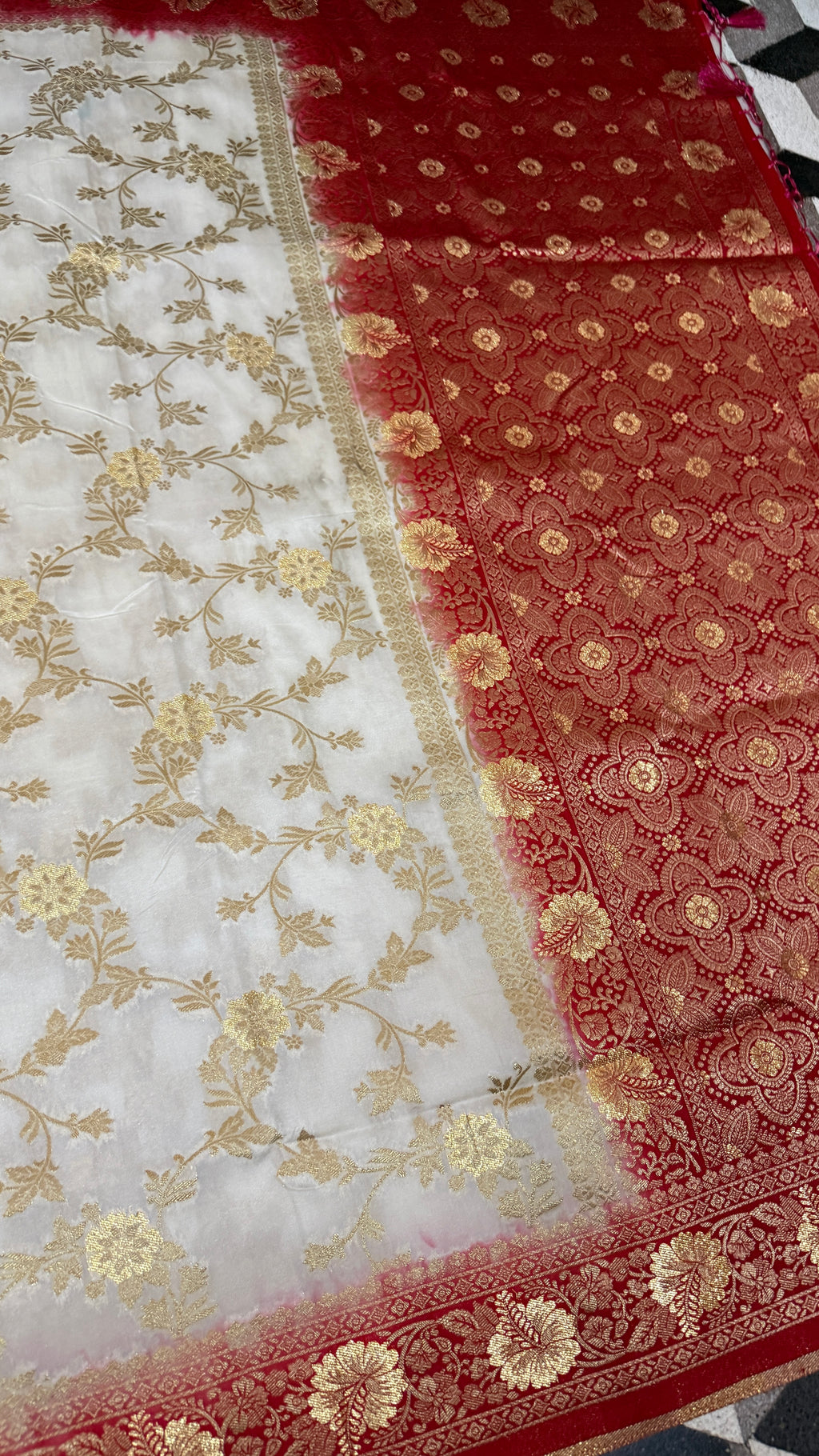 Ivory & Red Dola Silk Saree | Elegant Woven Floral Design | Traditional Banarasi Style Saree