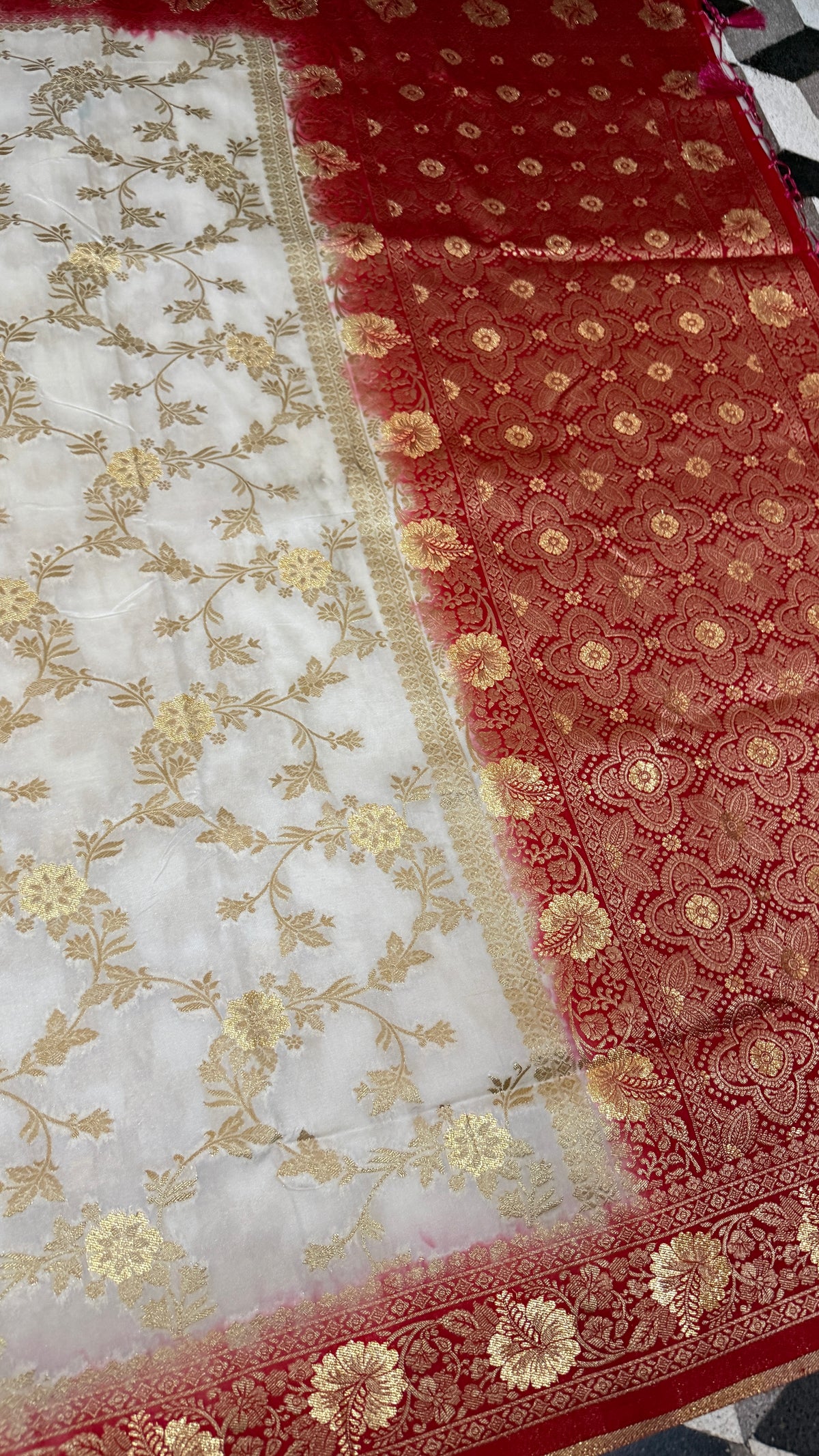 Ivory & Red Dola Silk Saree | Elegant Woven Floral Design | Traditional Banarasi Style Saree