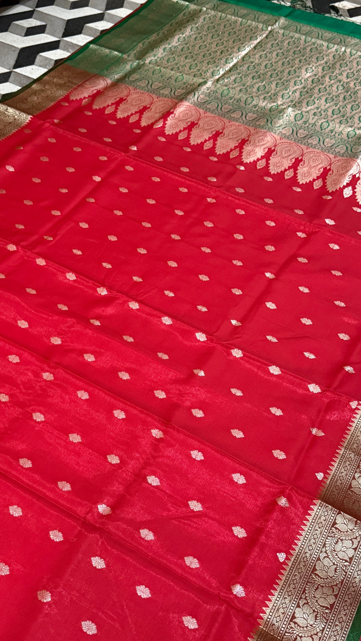 Red Green Banarasi Silk Saree, Golden Zari Woven Wedding Ethnic Wear
